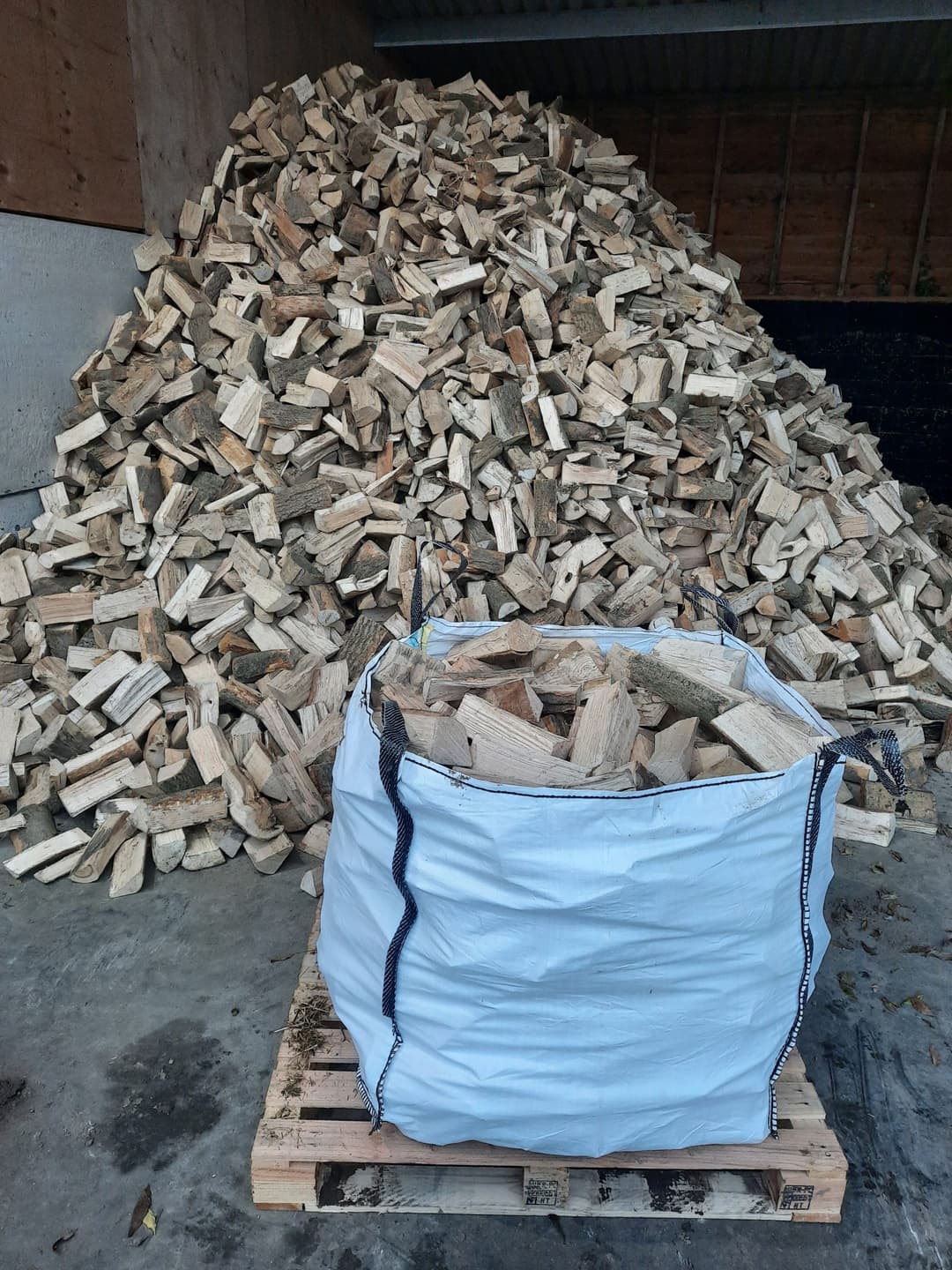 Kiln dried hardwood bulk bag