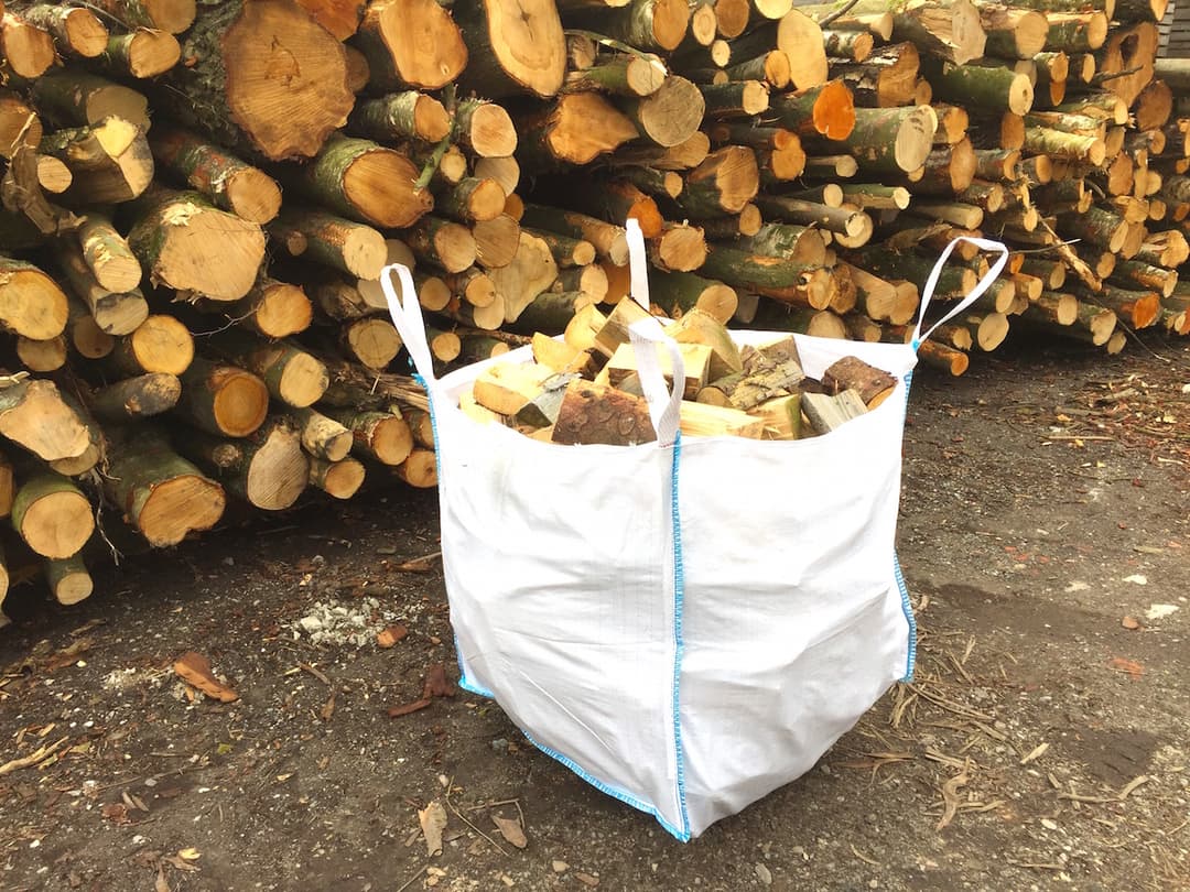 0.6m3 builders bag of kiln dried hardwood logs
